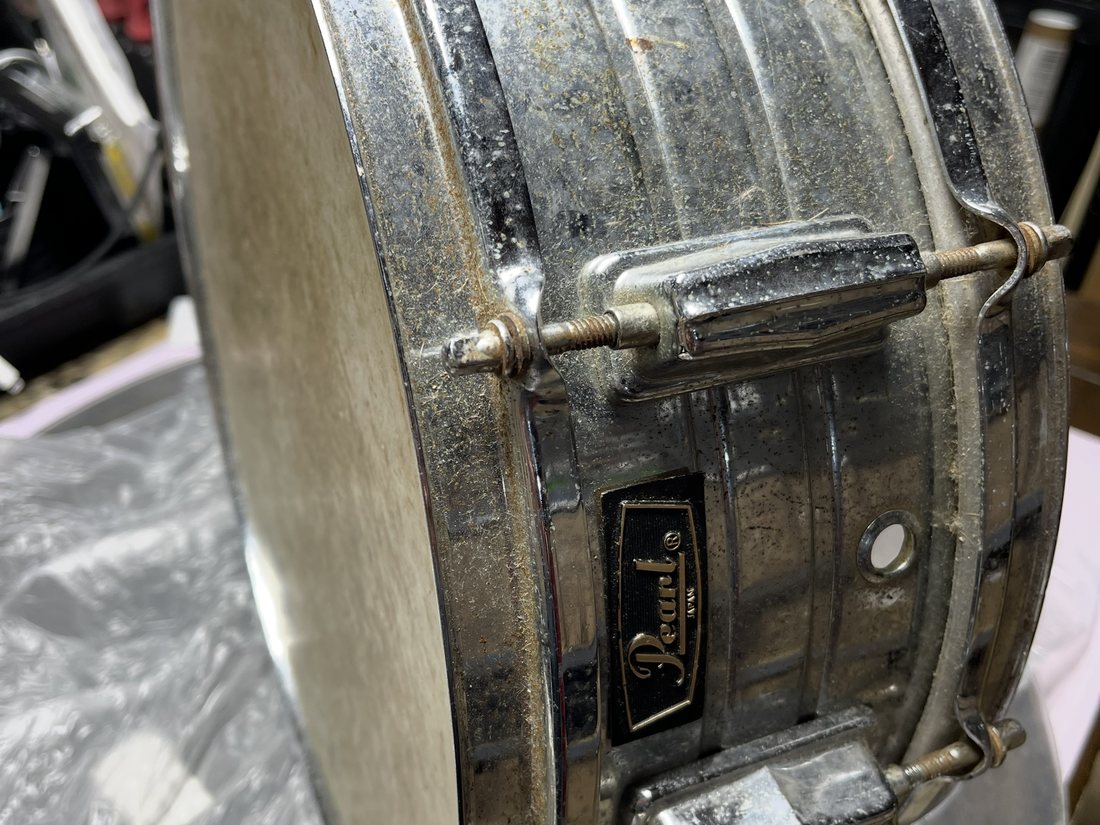 Pearl steel-shell snare drum before restoration