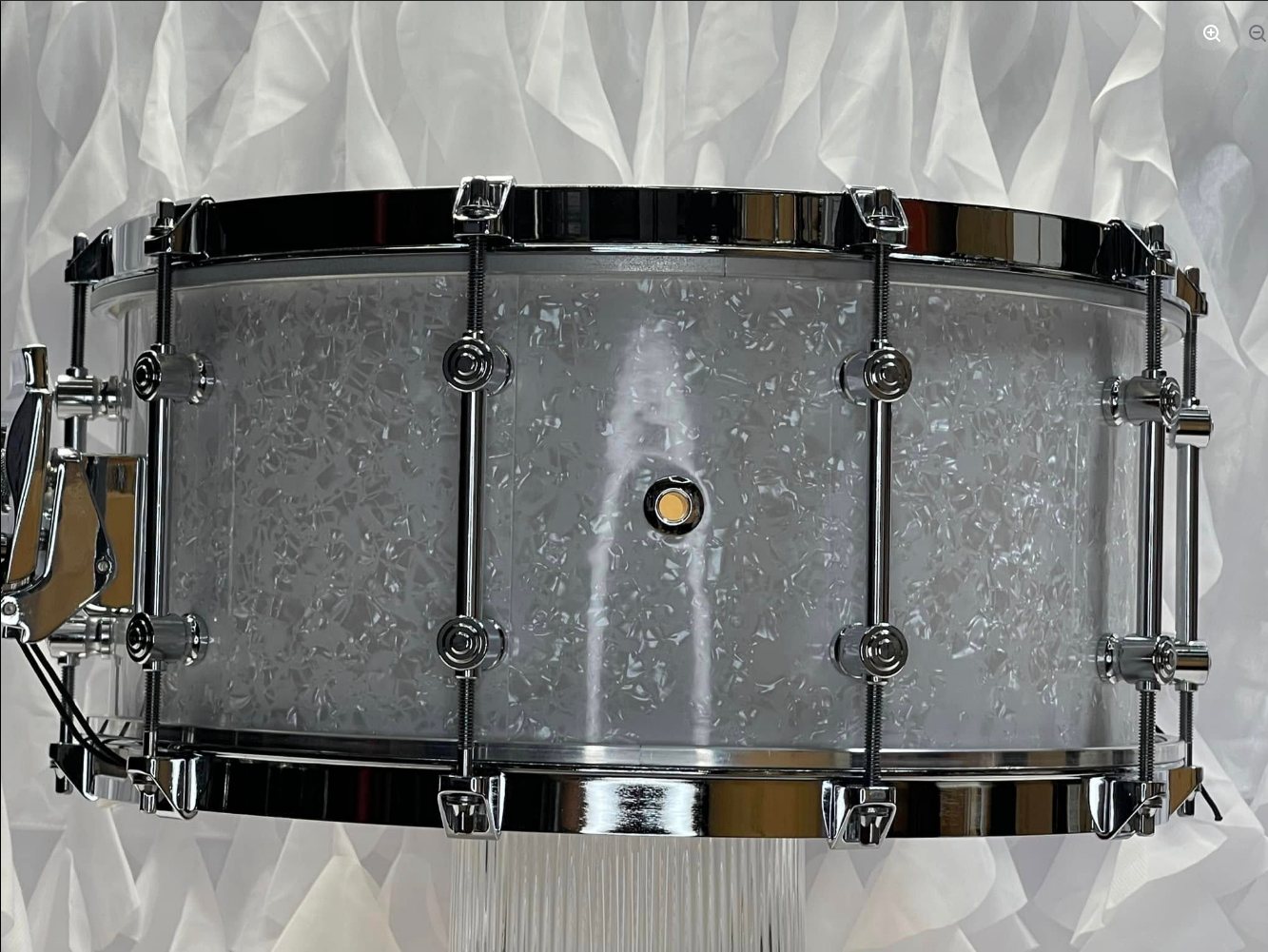 The Retro 14x6.5 maple snare drum with white pearl wrap, rerings, and 45mm custom wires