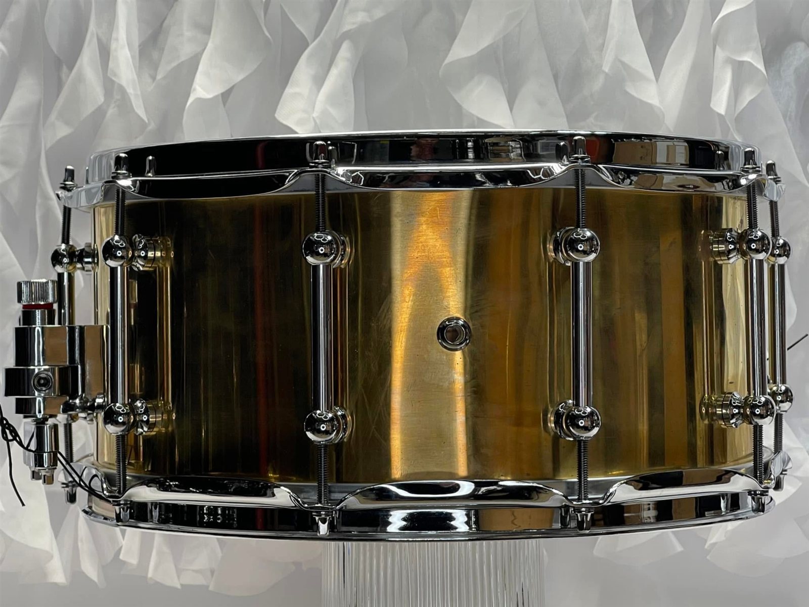 The Vintage 14x6.5 snare drum with 2mm patina brass shell